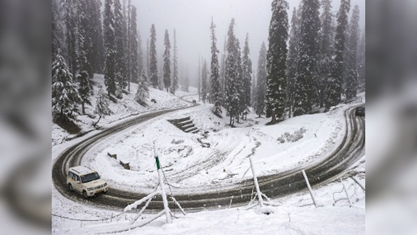 Srinagar, higher reaches of Kashmir receive season's first snowfall; two flights from Sheikh Ul-Alam Airport diverted, several others delayed