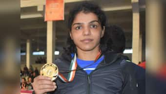 Vinesh Phogat, Sakshi Malik dish out convincing wins in senior national wrestling championships; Anita Sheoran stuns Divya Kakran