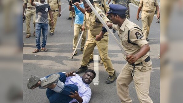 Seven police personnel injured in Hyderabad as 'Chalo Tank Bund' stir by TSRTC employees, Opposition parties turns violent