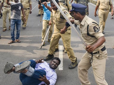 Seven police personnel injured in Hyderabad as 'Chalo Tank Bund' stir by TSRTC employees, Opposition parties turns violent Seven police personnel injured in Hyderabad as 'Chalo Tank Bund' stir by TSRTC employees, Opposition parties turns violent