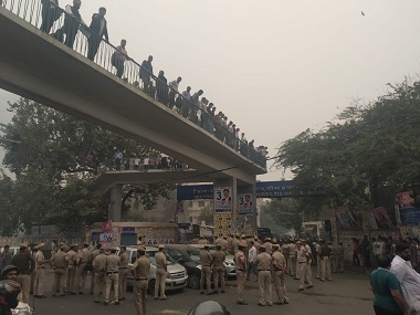 Two injured, nine police vehicles vandalised as cops clash with lawyers over parking scuffle at Delhi's Tis Hazari court Two injured, nine police vehicles vandalised as cops clash with lawyers over parking scuffle at Delhi's Tis Hazari court