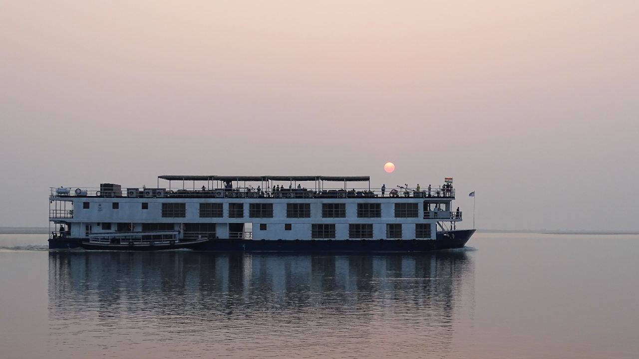 A tourist vessel, one of the many sources of noise pollution on the Ganges that is known to interfere with communication of dolphins below. Image: Author Provided