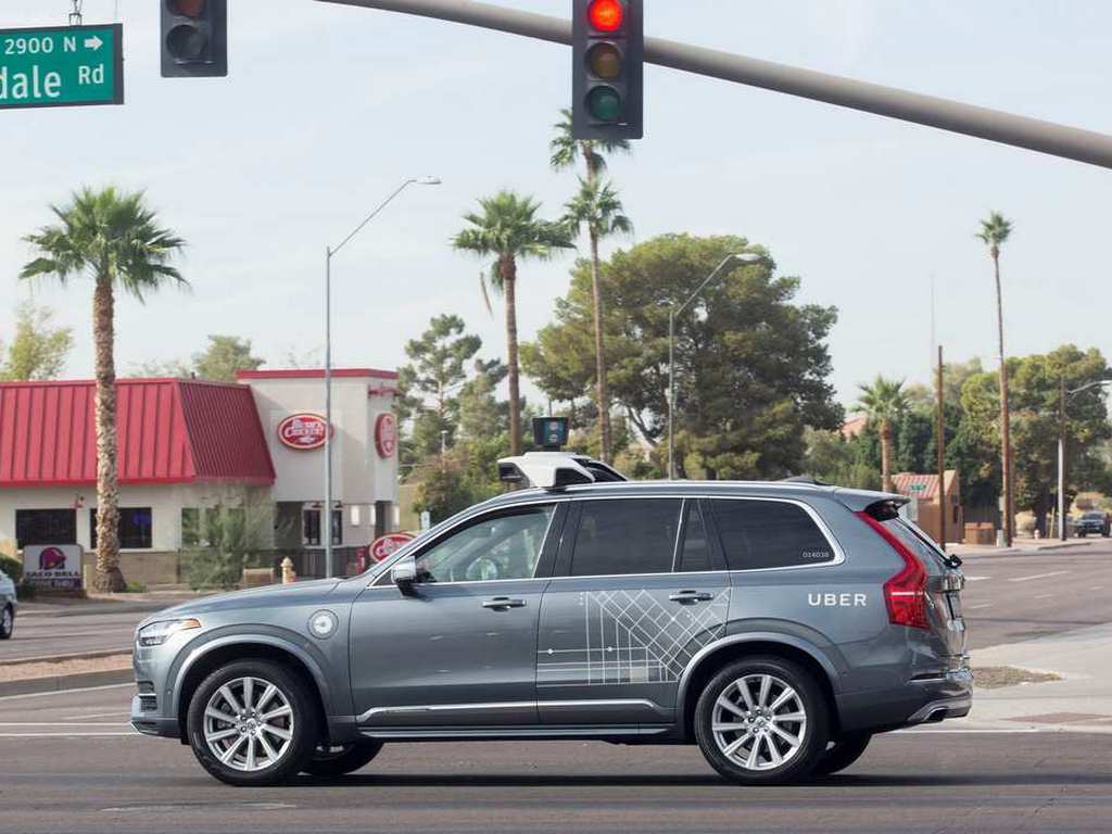 A self driving Volvo vehicle, purchased by Uber, moves through an intersection in Scottsdale, Arizona, U.S., December 1, 2017. Photo taken on December 1, 2017. REUTERS/Natalie Behring - RC1E3A697300