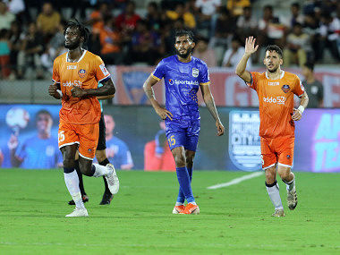 ISL 2019-20: Sergio Lobera's FC Goa climb to top spot after winning six-goal thriller against Mumbai ISL 2019-20: Sergio Lobera's FC Goa climb to top spot after winning six-goal thriller against Mumbai
