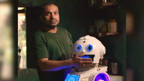 Android Kunjappan Version 5.25 movie review: A crotchety old man bonds with a robot in Kerala