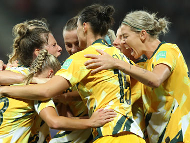 Australia men and women football teams to earn the same under gender parity pay deal: Report Australia men and women football teams to earn the same under gender parity pay deal: Report