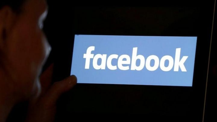 Facebook starts rolling out dark mode for a handful of Android users: Report