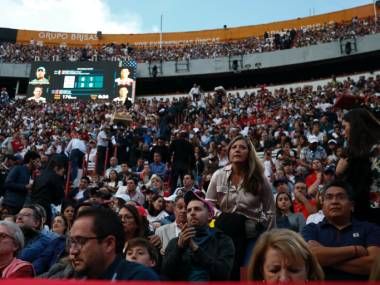 Roger Federer and Alexander Zverev break world attendance record in exhibition match in Mexico City Roger Federer and Alexander Zverev break world attendance record in exhibition match in Mexico City