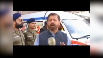 Watch: Pakistani TV reporter's reaction to a photobomber leaves Twitter in splits; video goes viral on social media