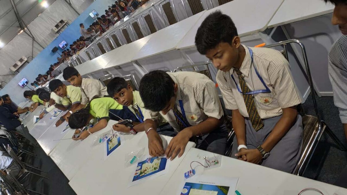 IISF 2019: Guinness World record was set for most number of students assembling radio kits