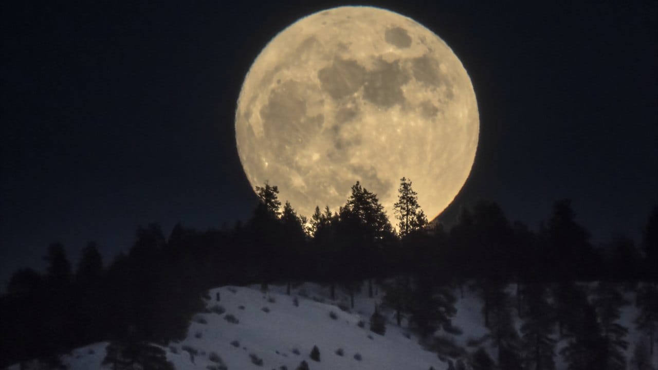 A full moon seen in Washington, USA. Image credit: Flickr/ Rocky Raybell
