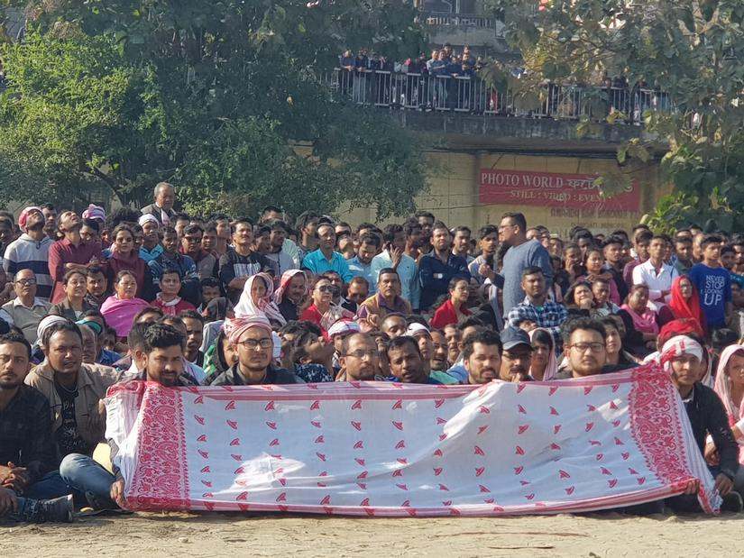 Four dead, several injured in Assam as stir against Citizenship Act enters fourth day; AASU takes battle to SC Four dead, several injured in Assam as stir against Citizenship Act enters fourth day; AASU takes battle to SC