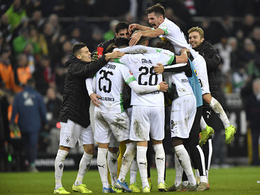 Bundesliga: Borussia Monchengladbach beat Bayern Munich to stay on top of table; Dortmund score five past Dusseldorf Bundesliga: Borussia Monchengladbach beat Bayern Munich to stay on top of table; Dortmund score five past Dusseldorf