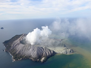 Five dead, 8 missing after volcano eruption off New Zealand coast leaves 'no signs of life' on White Island Five dead, 8 missing after volcano eruption off New Zealand coast leaves 'no signs of life' on White Island