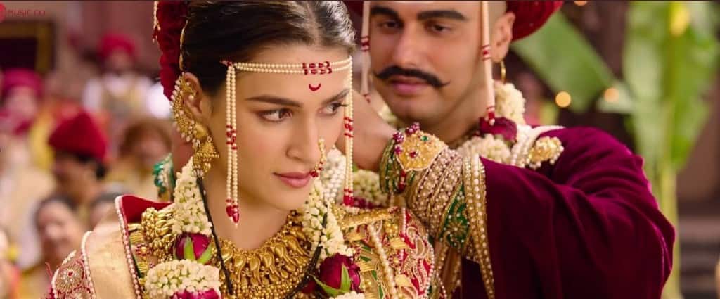 Arjun Kapoor, Kriti Sanon in a still from the song | Twitter