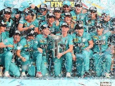 Beth Mooney's half-century helps Brisbane Heat clinch WBBL title with six-wicket win over Adelaide Strikers