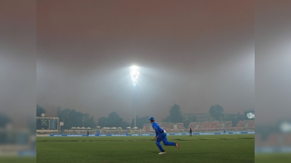 Big Bash League: Match called off due to 'dangerous and unreasonable playing conditions' caused by bushfire smoke in Canberra