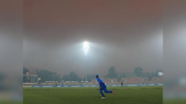 Big Bash League: Match called off due to 'dangerous and unreasonable playing conditions' caused by bushfire smoke in Canberra
