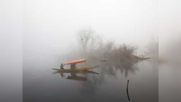 Heavy fog engulfs most parts of Kashmir for fourth consecutive day; primary schools closed in Valley, flight operations disrupted at Srinagar airport