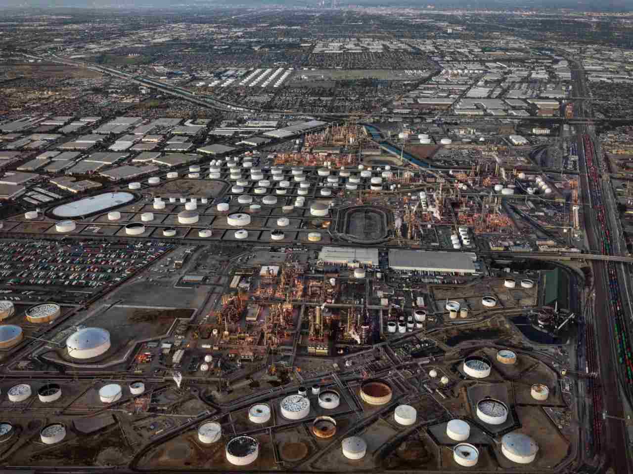 Oil refineries as far as the eyes can see in California, US. Image: Edward Burtynsky/Howard Greenberg Gallery/Bryce Wolkowitz Gallery/Robert Koch Gallery