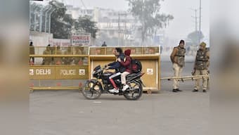 Citizenship Amendment Act protests Updates: Police not letting lawyers inside Dariyaganj station, claims lawyer; 40 detained after demonstration turns violent