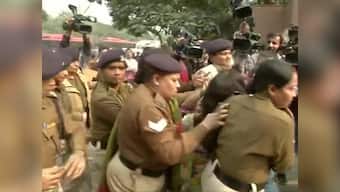 Woman protests Unnao rape victim's murder by pouring inflammable liquid on minor daughter outside Safdarjung Hospital; girl unhurt, woman detained