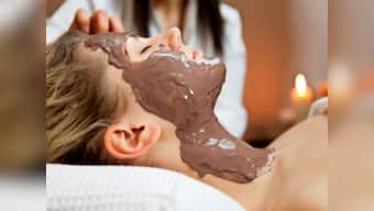 7 homemade face packs for winter that protect your skin from the side-effects of pollution