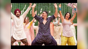 Good Newwz song Sauda Khara Khara: Akshay Kumar, Diljit Dosanjh, Kiara Advani match steps on Sukhbir's track