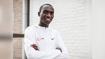 Joshua Cheptegei breaks Patrick Komon's nine-year old 10,000m world record in Valencia
