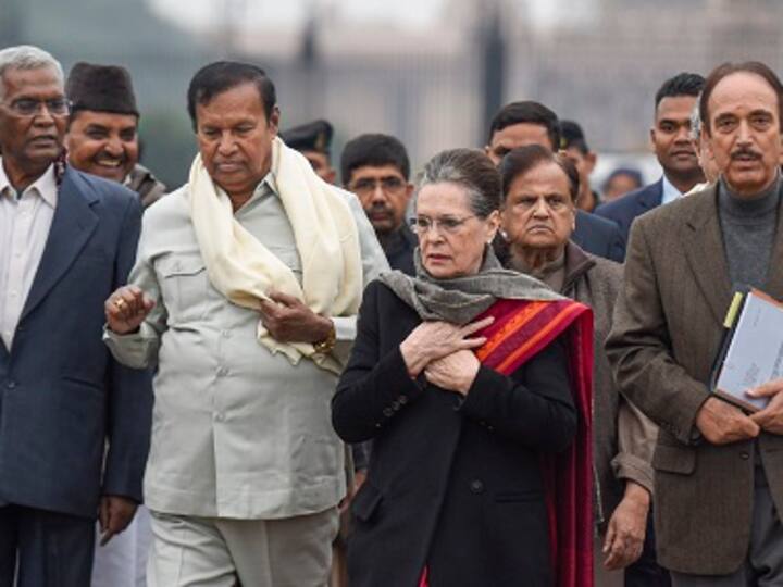 CAA protests: Opposition delegation meets President Ram Nath Kovind, seeks intervention in violence across universities