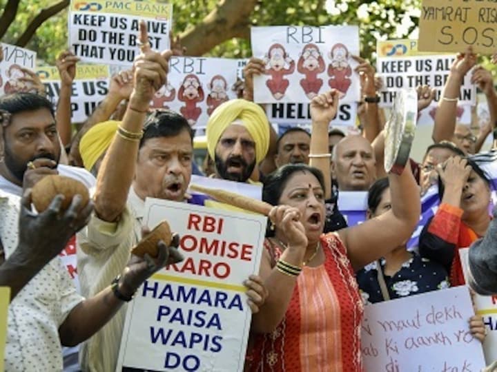 Over 50 PMC Bank depositors detained by Mumbai Police after protest; Uddhav Thackeray meets delegation, assures all help