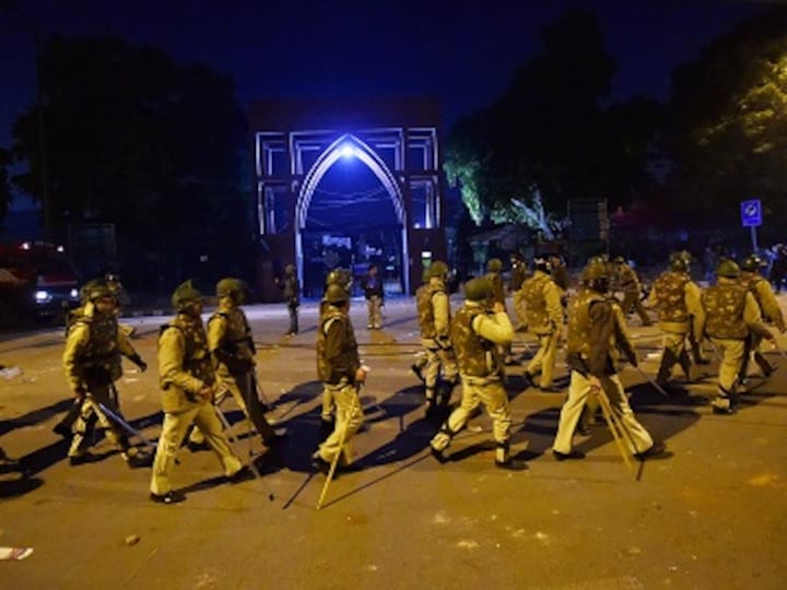 Daily Bulletin: 50 detained during anti-Citizenship Act protests at Jamia Millia released; Mamata to address rally at 1 pm; day's top stories