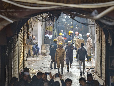 Modi, Kejriwal offer condolences to those affected by 'extremely horrific' fire in Delhi; BJP, Congress direct cadre to provide assistance Modi, Kejriwal offer condolences to those affected by 'extremely horrific' fire in Delhi; BJP, Congress direct cadre to provide assistance