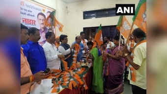 Upset with Uddhav Thackeray's decision to form alliance with NCP-Congress, 400 Shiv Sena workers join BJP at Mumbai event