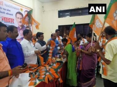Upset with Uddhav Thackeray's decision to form alliance with NCP-Congress, 400 Shiv Sena workers join BJP at Mumbai event