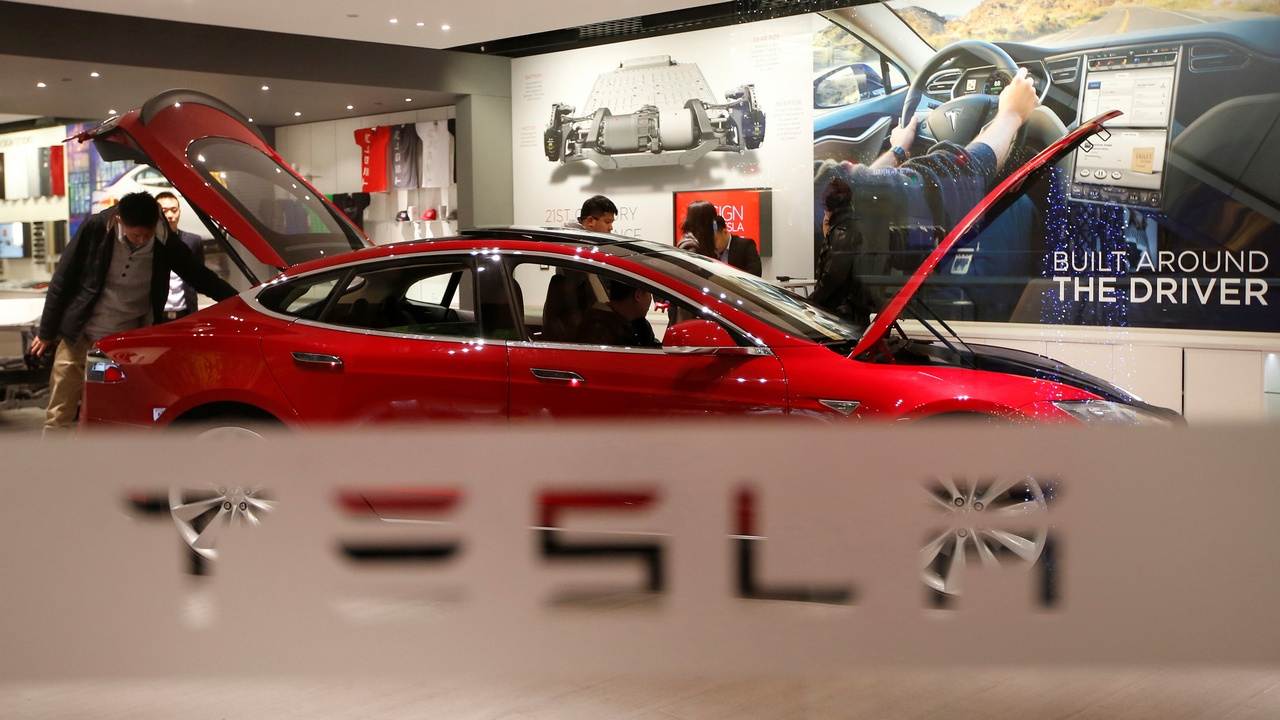 Tesla delivered 4,99,550 cars to customers in 2020; Elon Musk says it is a ‘major milestone’ for the company- Technology News, Gadgetclock