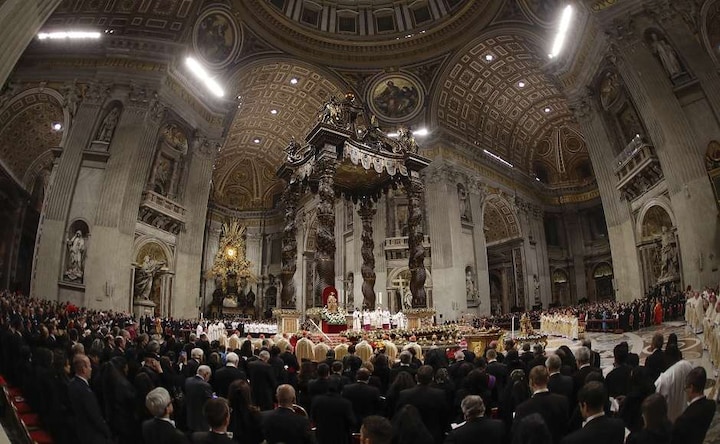 Christmas 2019: Pope Francis leads mass at Vatican's St Peter's Basilica; festivities kick off around the world