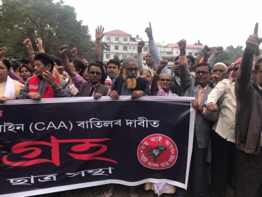 Opportunities, not religious persecution, make Bangladeshis flock to India; border residents fear more immigration on pretext of atrocities Opportunities, not religious persecution, make Bangladeshis flock to India; border residents fear more immigration on pretext of atrocities