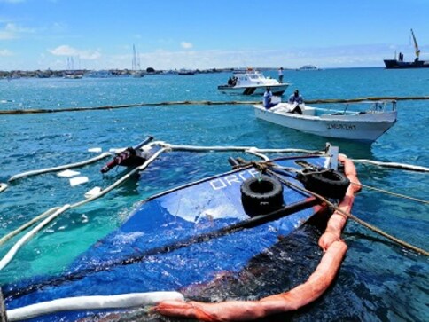 Barge carrying 600 gallons of diesel sinks off Galapagos Islands; Ecuador concerned over recovery, places barriers to prevent spread of possible leaks Barge carrying 600 gallons of diesel sinks off Galapagos Islands; Ecuador concerned over recovery, places barriers to prevent spread of possible leaks