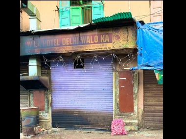 No onion thieves in Mumbai? Twitter in splits as picture of an unguarded sack of vegetable outside a restaurant goes viral No onion thieves in Mumbai? Twitter in splits as picture of an unguarded sack of vegetable outside a restaurant goes viral