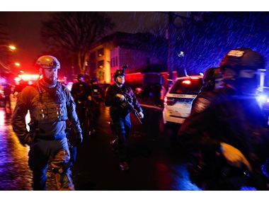 Jersey City shooting: Six people, including police officer and two suspects, killed after gun battle at supermarket Jersey City shooting: Six people, including police officer and two suspects, killed after gun battle at supermarket