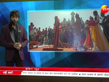 Sab Kushal Mangal trailer: Akshaye Khanna, Riva Kishan, Priyaank Sharma's film is a colourful love triangle Sab Kushal Mangal trailer: Akshaye Khanna, Riva Kishan, Priyaank Sharma's film is a colourful love triangle