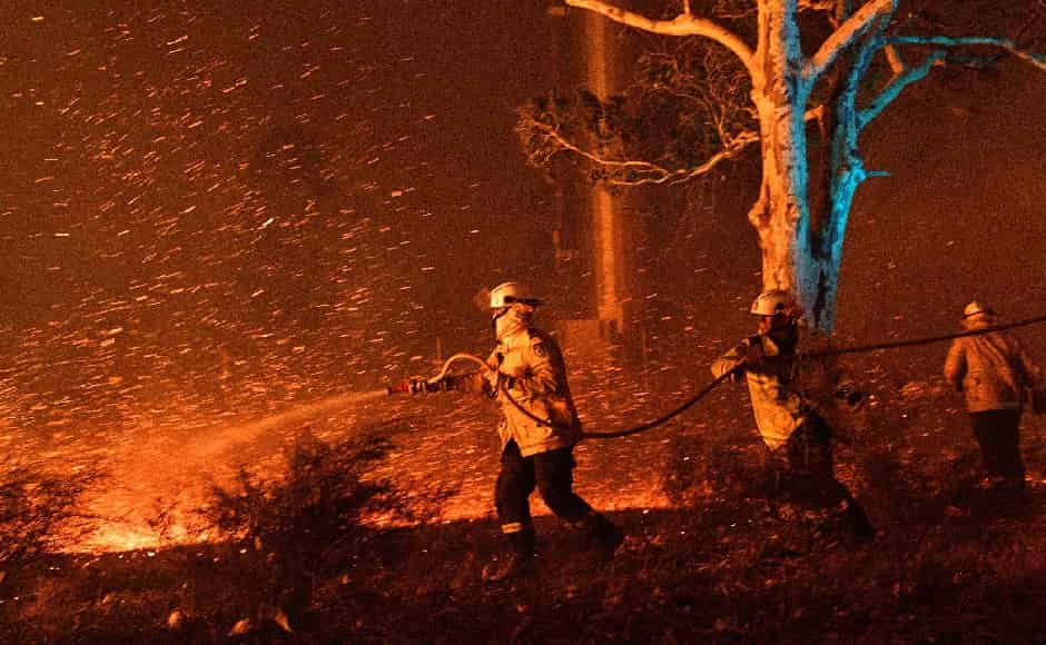 Australia bushfires Authorities steer massive evacuation drives; over