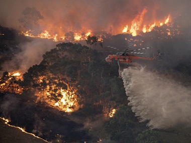 Australian Navy begins mass evacuations on East Coast as new wildfire threat looms due to searing weather in Victoria, New South Wales Australian Navy begins mass evacuations on East Coast as new wildfire threat looms due to searing weather in Victoria, New South Wales