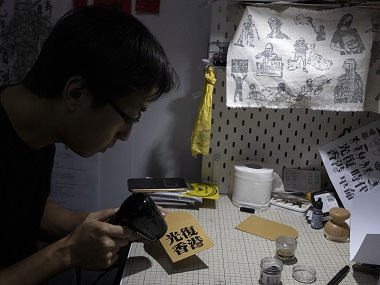 Amid anti-govt protests in Hong Kong, this artist gives Lunar New Year tradition a new spin: Political messages in greeting cards Amid anti-govt protests in Hong Kong, this artist gives Lunar New Year tradition a new spin: Political messages in greeting cards