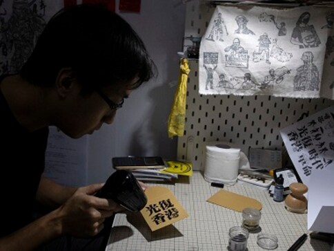 Amid anti-govt protests in Hong Kong, this artist gives Lunar New Year tradition a new spin: Political messages in greeting cards Amid anti-govt protests in Hong Kong, this artist gives Lunar New Year tradition a new spin: Political messages in greeting cards