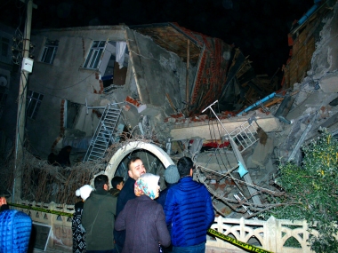 6.8 magnitude earthquake rocks two provinces in eastern Turkey leaving 18 dead, over 500 injured; 30 buildings reduced to rubble, says environment minister 6.8 magnitude earthquake rocks two provinces in eastern Turkey leaving 18 dead, over 500 injured; 30 buildings reduced to rubble, says environment minister