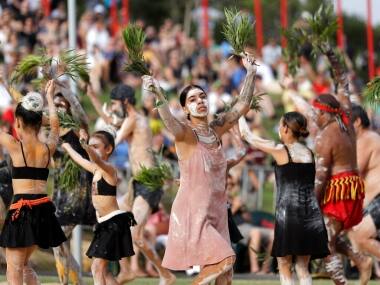 Australia Day 2020: Raging bushfires take centrestage as thousands pay tribute to firefighters at parade