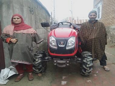 Abdul Rashid Mir and Sara Bano, near their tractor which their son was running to earn livelihood. Image procured by Quratulain Rehbar.