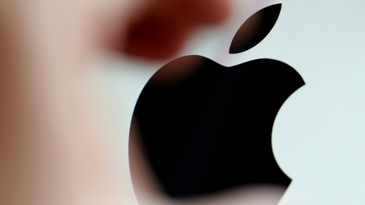 Apple become first US company to reach $2 trillion market value